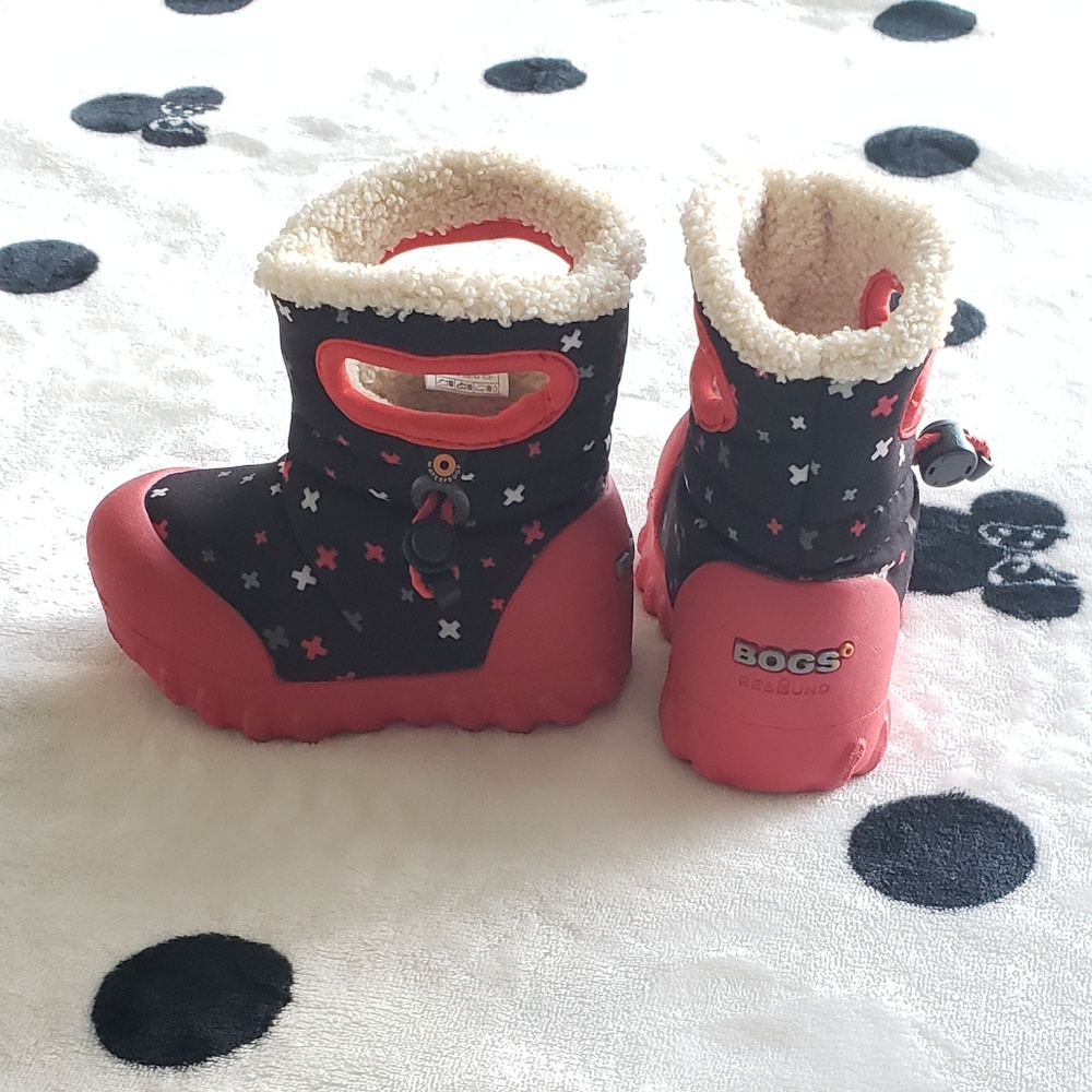 Like-new Bogs B-Moc infant snow boots